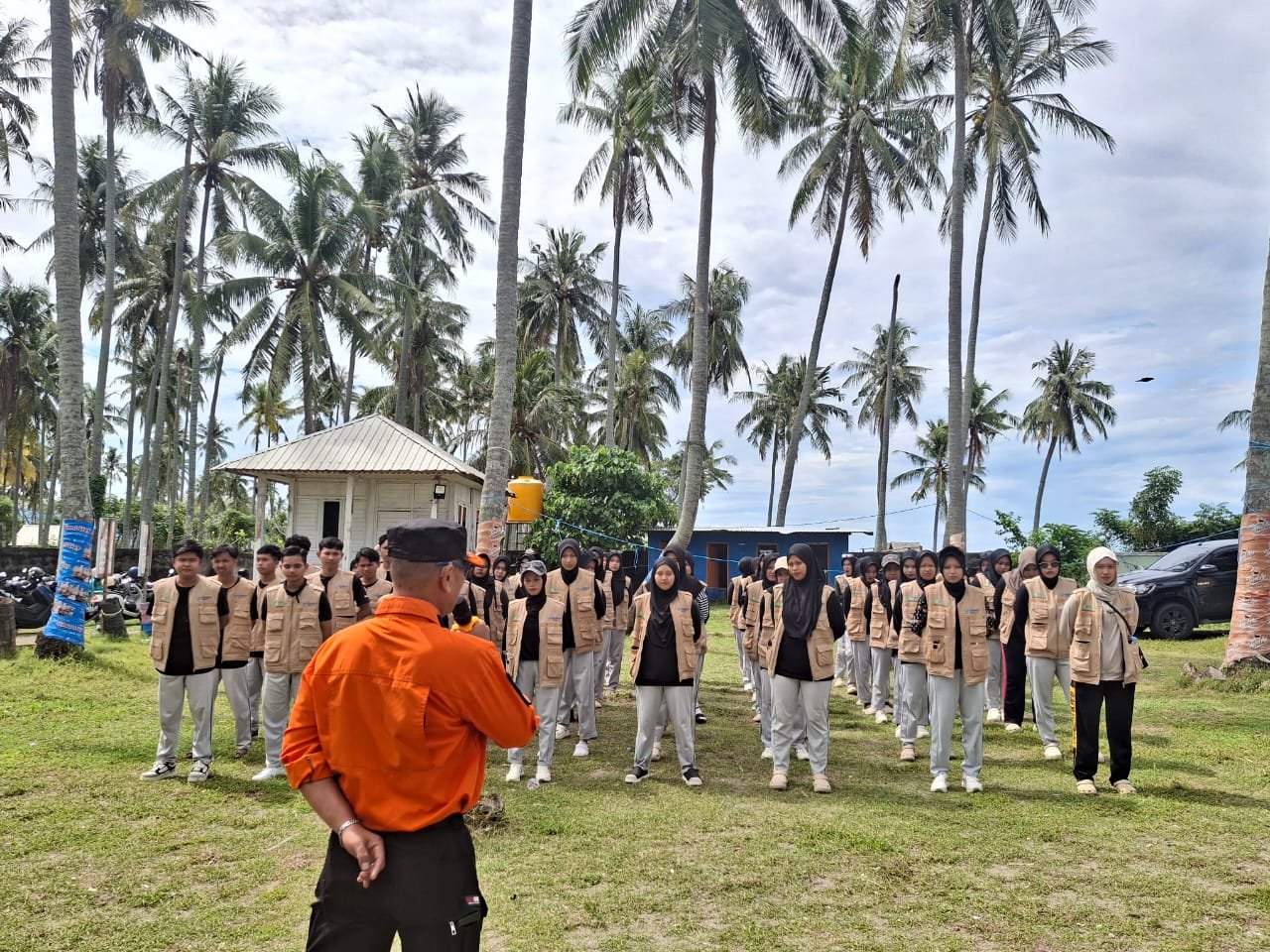 Mahasiswa Semester V Keperawatan Poltekkes Kemenkes Makassar Program Studi Parepare menjalani Praktik Manajemen Bencana