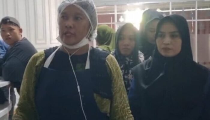 Relawan MBG di Takalar Geruduk Dapur, Protes Gaji Dipotong dan Upah Lembur Tak Dibayar