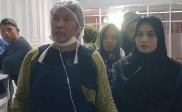 Relawan MBG Takalar Geruduk Dapur SPPG, Tuntut Gaji Dipotong dan Upah Lembur Dibayar - angindai.com