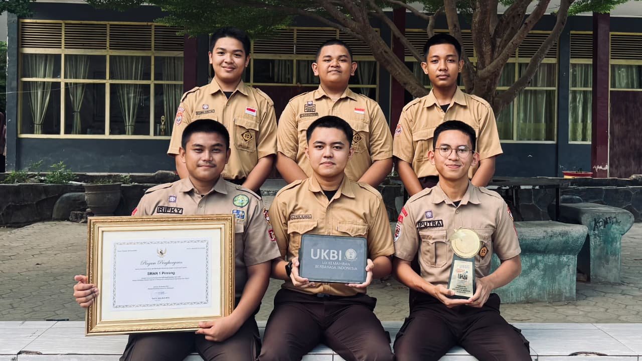 SMAN 1 Pinrang berhasil menunjukkan kemajuan nyata dalam peningkatan kualitas pendidikan, khususnya di bidang literasi, dengan mengintegrasikan Uji Kemahiran Berbahasa Indonesia (UKBI) - angindai.com