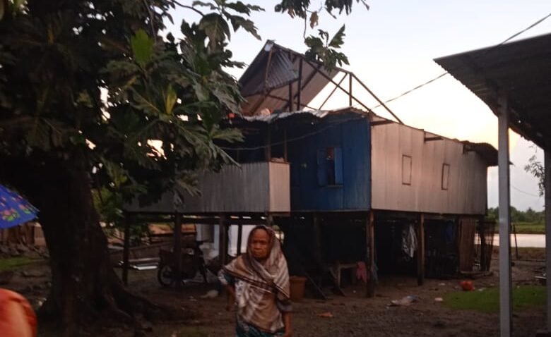 Angin Kencang Rusak Puluhan Rumah di Pinrang, BPBD Imbau Warga Waspada Cuaca Ekstrem -angindai.com