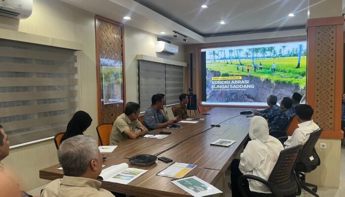 Plt Kadis SDABK Pinrang Paparkan Kondisi Kritis Abrasi Sungai Saddang di BBWS Pompengan-Jeneberang