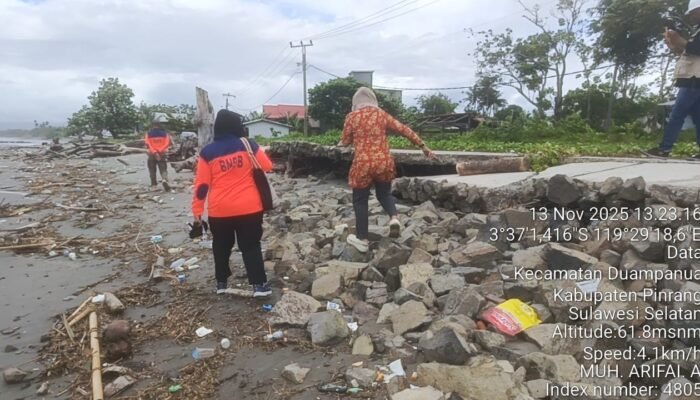 Abrasi Pantai di Pinrang Rusak 200 Meter Jalan Beton dan Grip Pelindung Ikut Hilang