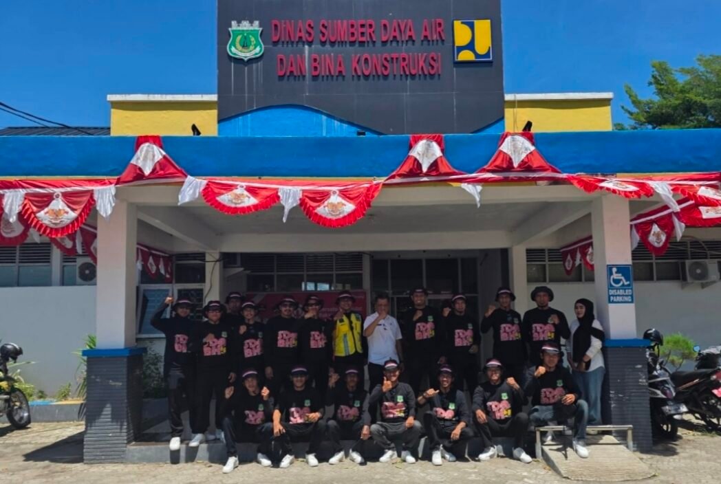 Jaga Kekompakan, Sekretaris SDABK Pinrang Lepas Tim Gerak Jalan HUT ke-80 RI