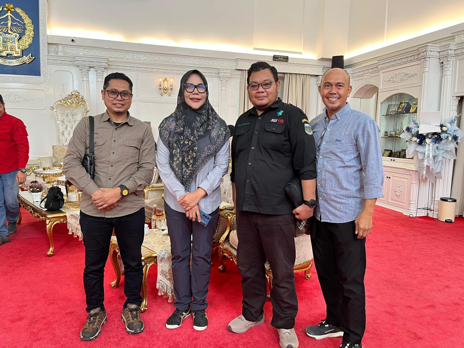 Gubernur Sulawesi Selatan, Andi Sudirman Sulaiman, secara resmi melepas tim medis relawan yang akan bertugas dalam misi kemanusiaan untuk korban bencana banjir di Kabupaten Aceh Tamiang, Provinsi Aceh