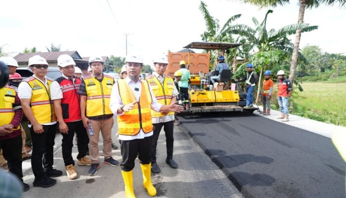 Andi Sudirman Tinjau Progres 57 Persen Preservasi Jalan MYP di Pinrang