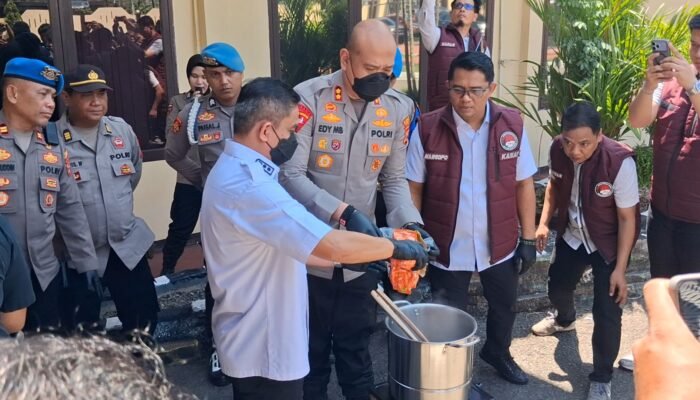 Polres Pinrang Musnahkan 3,2 Kg Sabu Senilai Rp3,8 Miliar, Dulu Zona Merah Kini Zona Hijau