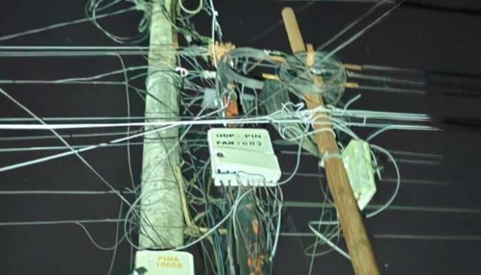 Semrawutnya Kabel Wifi Sebabkan Korsleting Listrik di Pinrang, APH diminta Turun Tangan