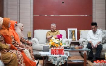 Bupati Pinrang Andi Irwan Hamid menerima audiensi dari KPP Pratama Parepare, Pengurus Aisyiyah Pinrang, dan BPJS Ketenagakerjaan untuk membahas sinergi program daerah