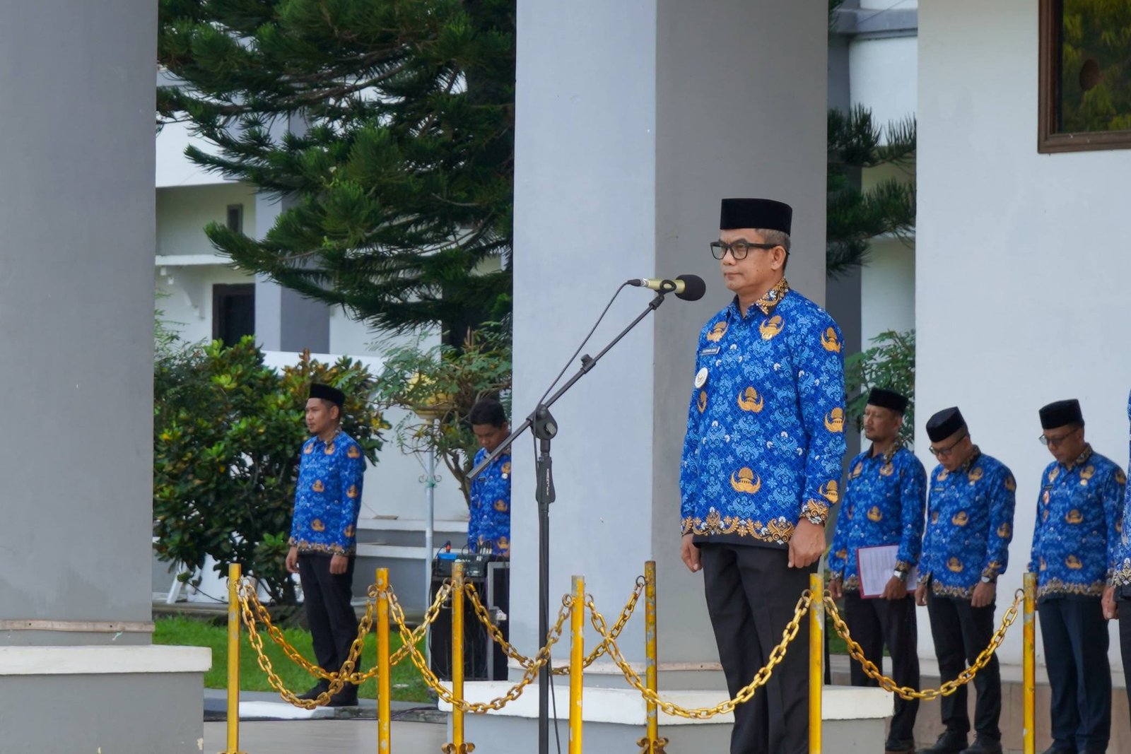 Wakil Bupati Pinrang Sudirman Bungi memimpin upacara Harkitnas ke-118. Simak poin penting amanat Menkomdigi dan implementasi program Asta Cita di Pinrang