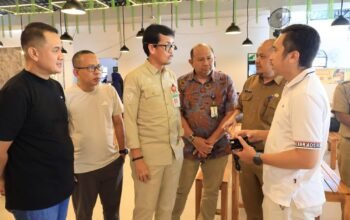 Pemkab Pinrang memasang alat rekam transaksi non-tunai di Resto Mie Santri untuk meningkatkan transparansi pajak dan memaksimalkan Pendapatan Asli Daerah (PAD)