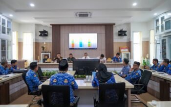 Wakil Bupati Pinrang Sudirman Bungi memimpin High Level Meeting TPID untuk memitigasi kelangkaan dan lonjakan harga bahan pokok menjelang Idul Adha 1447 H