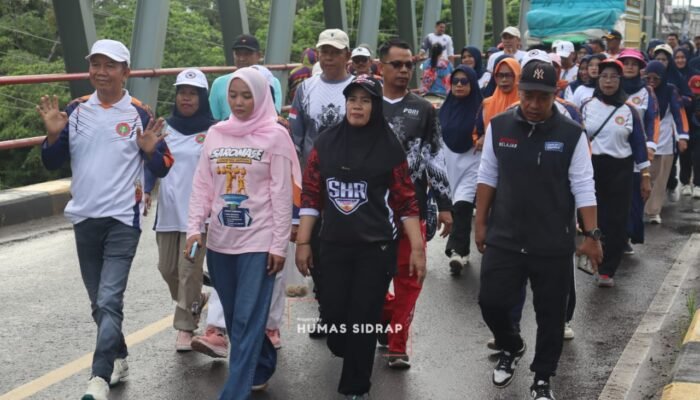 Ratusan Guru di Dua Pitue Meriahkan Jalan Santai dan Senam Saromase