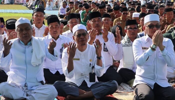 Kemarau Panjang, Pemkab Pinrang Gelar Shalat Istisqa Berjamaah di Halaman Kantor Bupati