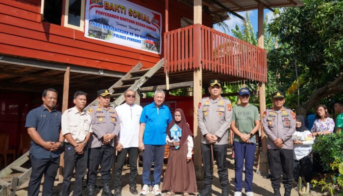 Bupati-Kapolres Serahkan Bantuan Renovasi Rumah Layak Huni di Mattiro Bulu