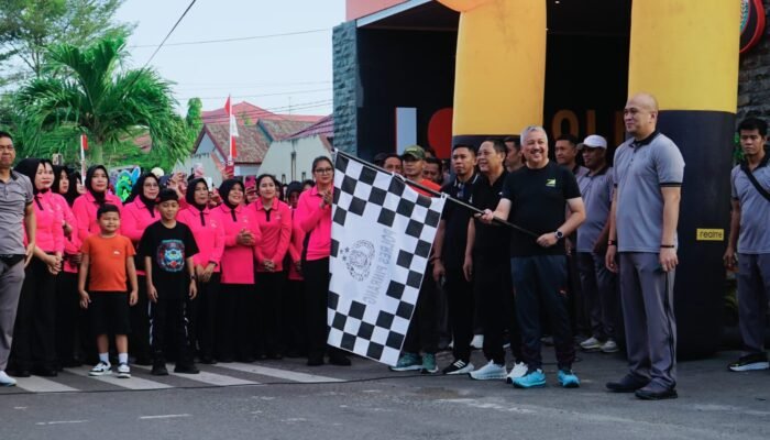 Bupati Irwan Hamid Lepas Peserta Jalan Santai Hari Bhayangkara 2026
