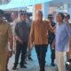 Bupati Pinrang Irwan Hamid memimpin operasi pasar di Pasar Sentral untuk memastikan harga bahan pokok tetap stabil menjelang Hari Raya Idul Adha