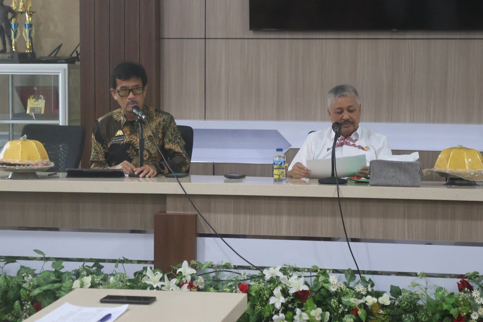 Bupati Pinrang Irwan Hamid menginstruksikan seluruh perangkat daerah segera menindaklanjuti rekomendasi BPK dan memangkas anggaran seremonial demi efisiensi