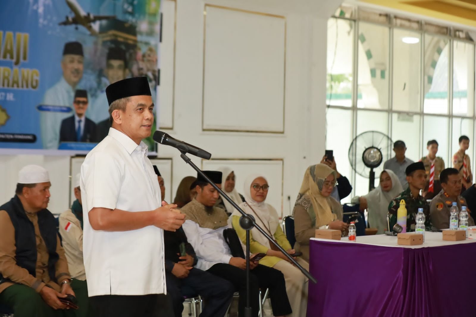 Pemerintah Kabupaten Pinrang menyambut kepulangan 391 jamaah haji kloter 8 di Masjid Agung Al-Munawwir. Satu jamaah wafat dan satu masih dirawat di Arab Saudi