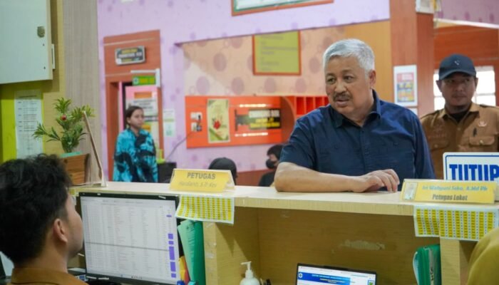 Bupati Irwan Hamid Sidak Puskesmas Pastikan Layanan Publik Pinrang Prima