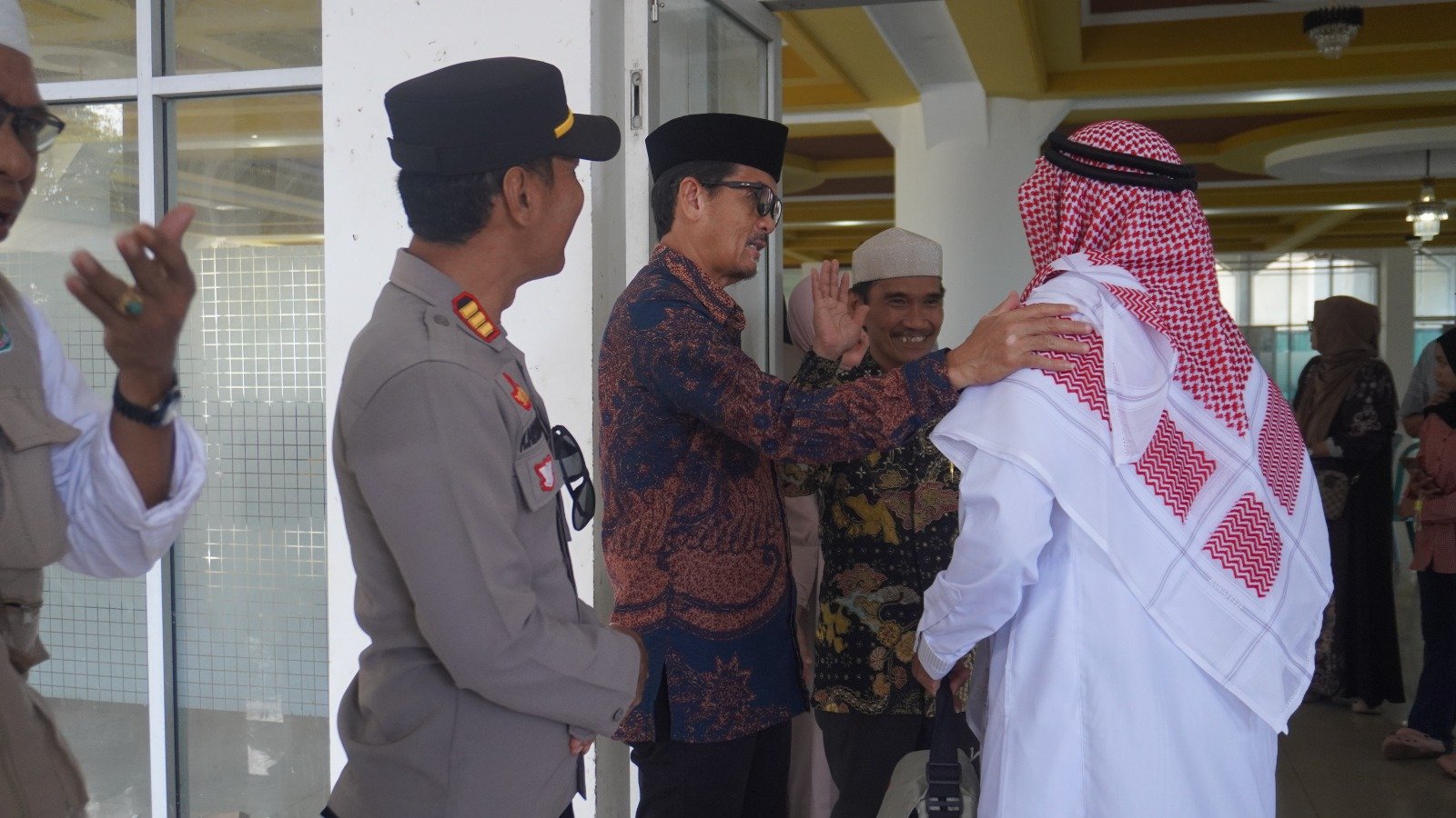 Pemerintah Kabupaten Pinrang resmi menerima kepulangan 130 jamaah haji Kloter 16 di Masjid Agung Al-Munawwir