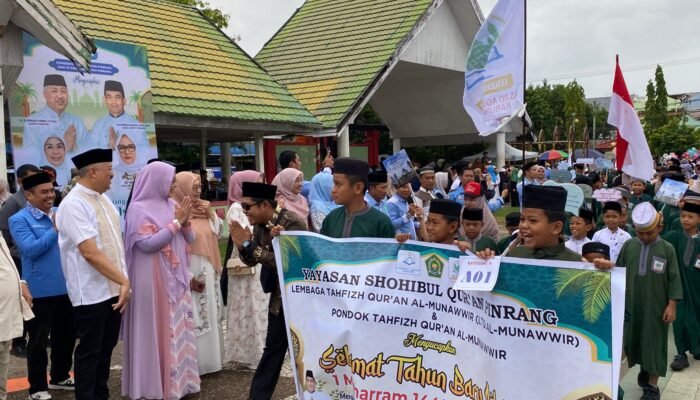 Ribuan Warga Pinrang Padati Pawai Taaruf Tahun Baru Hijriah 1448 H bersama Bupati Irwan Hamid