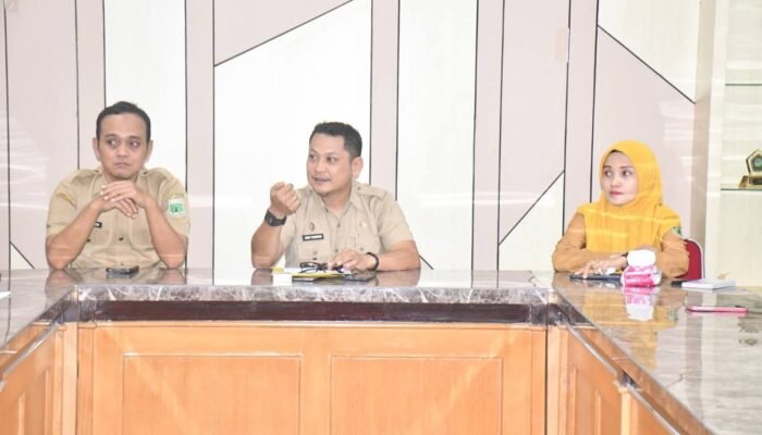 Rapat Perdana Sekwan Pinrang Andi Tambero Tekankan Peningkatan Pelayanan dan Kedisiplinan Staf