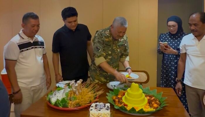 Dorong Ekonomi Lokal, Bupati Pinrang Irwan Hamid Hadiri Grand Opening Anan Cafe