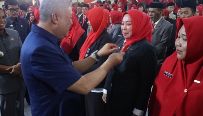 Bupati Irwan Hamid beri Penghargaan Satya Lencana Karya Satya 237 ASN