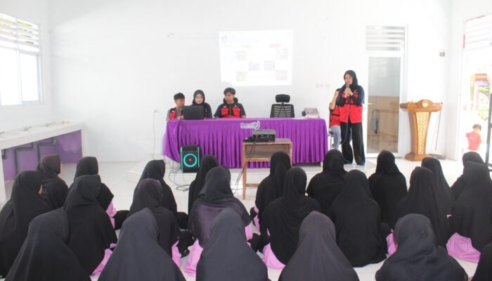 Wujudkan Sekolah Sehat, KKN-T Unhas Sampaikan Keamanan Pangan di Pesantren Al-Furqan