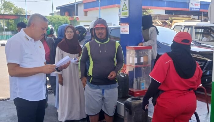 Terapkan Sistem Ganjil Genap Pengisian BBM Bersubsidi di SPBU, Bupati Irwan Hamid Pantau Langsung di Lapangan