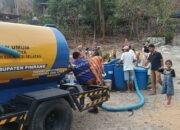 Pemkab Pinrang Distribusikan Air Bersih untuk Warga Terdampak Kemarau di Lembang dan Cempa