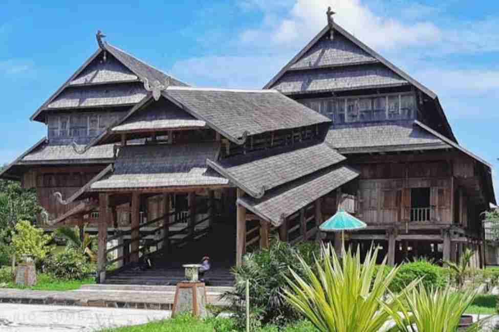 Istana Dalam Loka, Rumah Adat Tradisional NTB