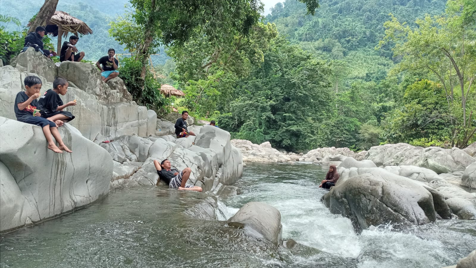 Salu Batu Mea Wisata Baru di Karawa Pinrang