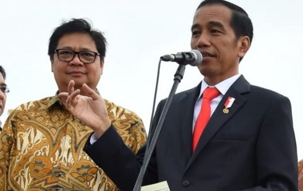 Presiden Joko Widodo bersama Menteri Koordinator Bidang Perekonomian Airlangga Hartarto (Foto: Istimewa)