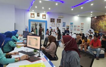 Warga Pinrang antusias mengurus Adminduk di Disdukcapil Pinrang (IST).