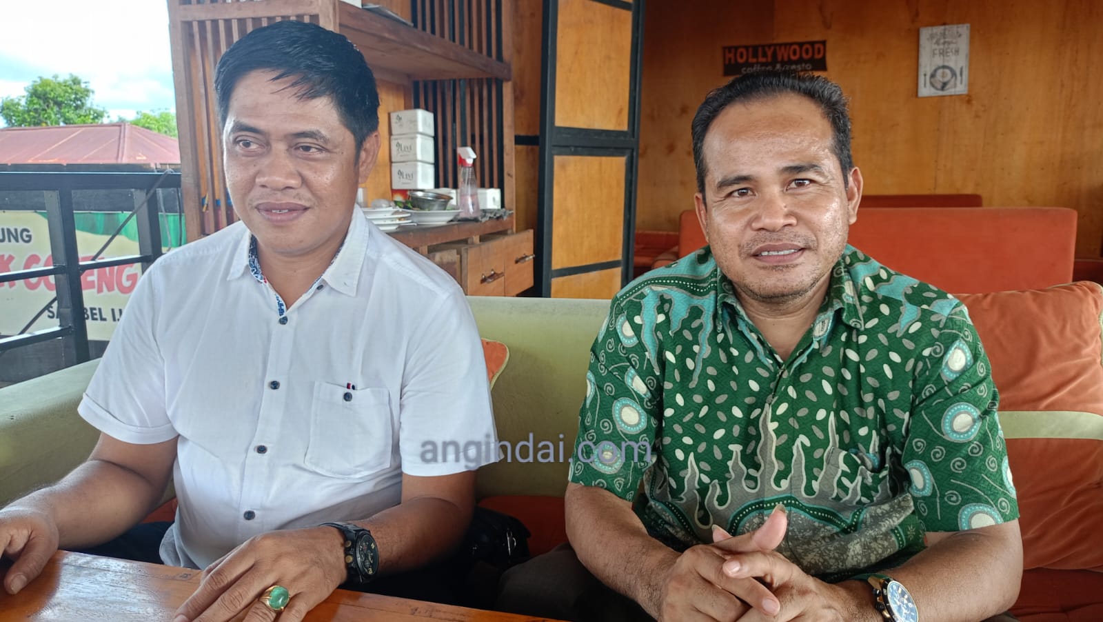 Ketua PPP, Sahabuddin (kemeja putih) bersama Ketua PKB Pinrang, Alimuddin Budung (Dok. Angindai.com).