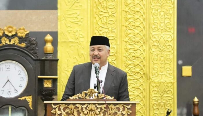 Irwan Hamid Shalat Idul Fitri di Masjid Agung Al Munawwir