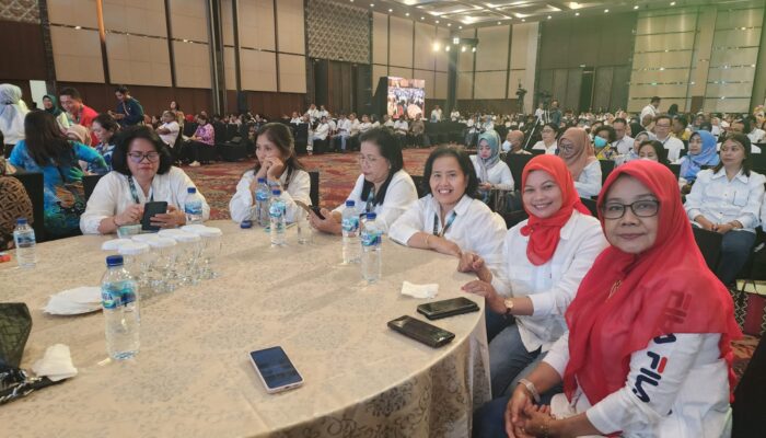 Dyah Puspita Dewi didampingi oleh Kabid Binkesmas Hj.Irma Nurnaningsih,S.ST.M.Kes dan Kabid Yankes Hj.Nurhaeda,SKM.M.Kes