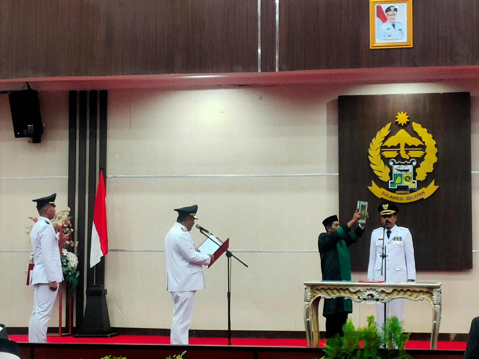 Ahmadi Akil resmi dilantik sebagai Penjabat (Pj) Bupati Pinrang, Provinsi Sulawesi Selatan (Sulsel). Pelantikan dilakukan oleh Pj Gubernur Sulsel, Bahtiar Baharuddin, di Ruang Pola Kantor Gubernur Sulsel, Makassar pada Kamis (2/5/2024). Dok. Angindai.com