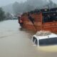 Banjir merendam jalan trans Sulawesi, banjir juga menerjang Desa Sambandate, Kecamatan Oheo, Kabupaten Konawe Utara, Sulawesi Tenggara (Sultra). IST