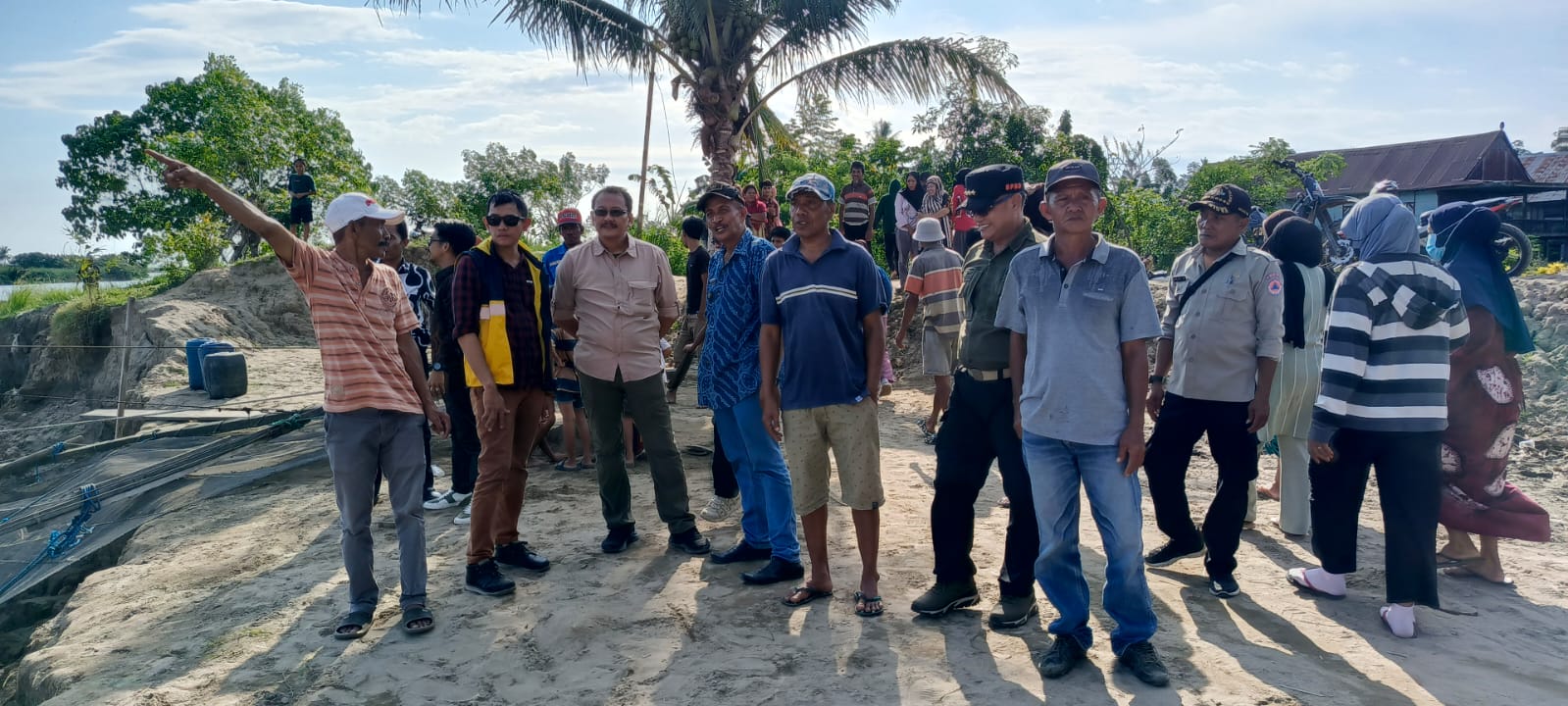 Dinas SDABK Bersama DPRD Pinrang Tinjau Abrasi Sungai di Desa Bababinanga