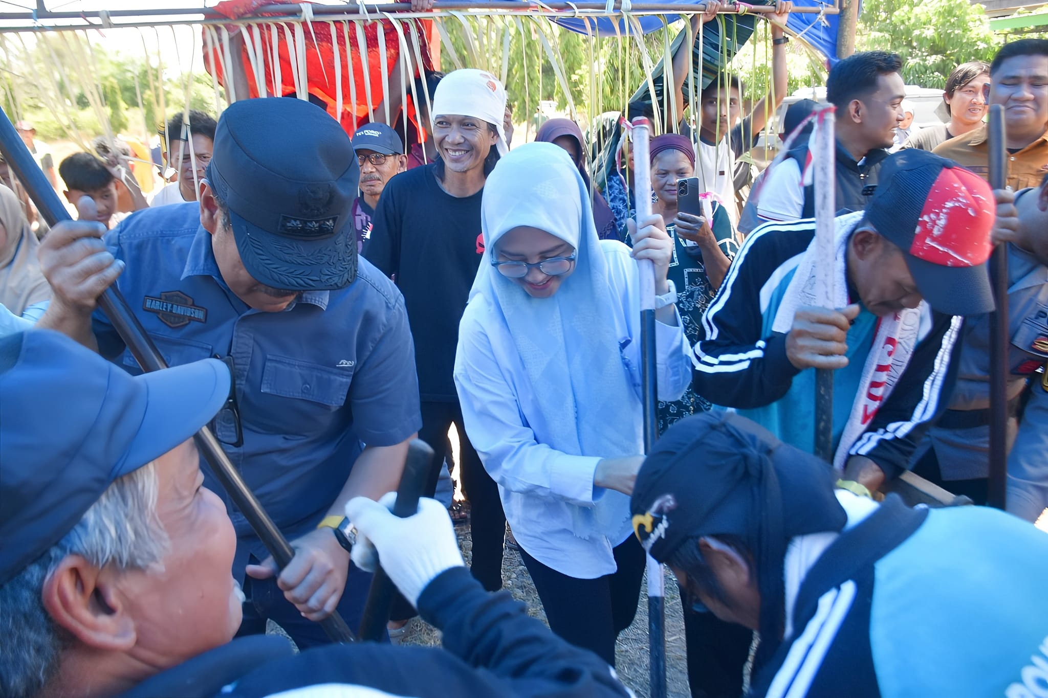 Pj. Bupati Pinrang Hadiri Pesta Panen di Desa Padangloang Turut Dihadiri Dinas SDABK Pinrang