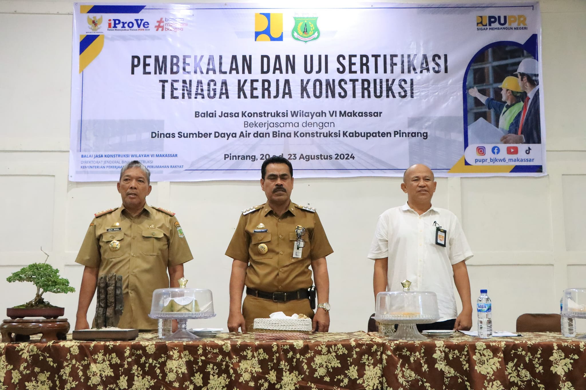 Pj Bupati Pinrang Buka Pembekalan Uji Kompetensi Tenaga Kerja Konstruksi