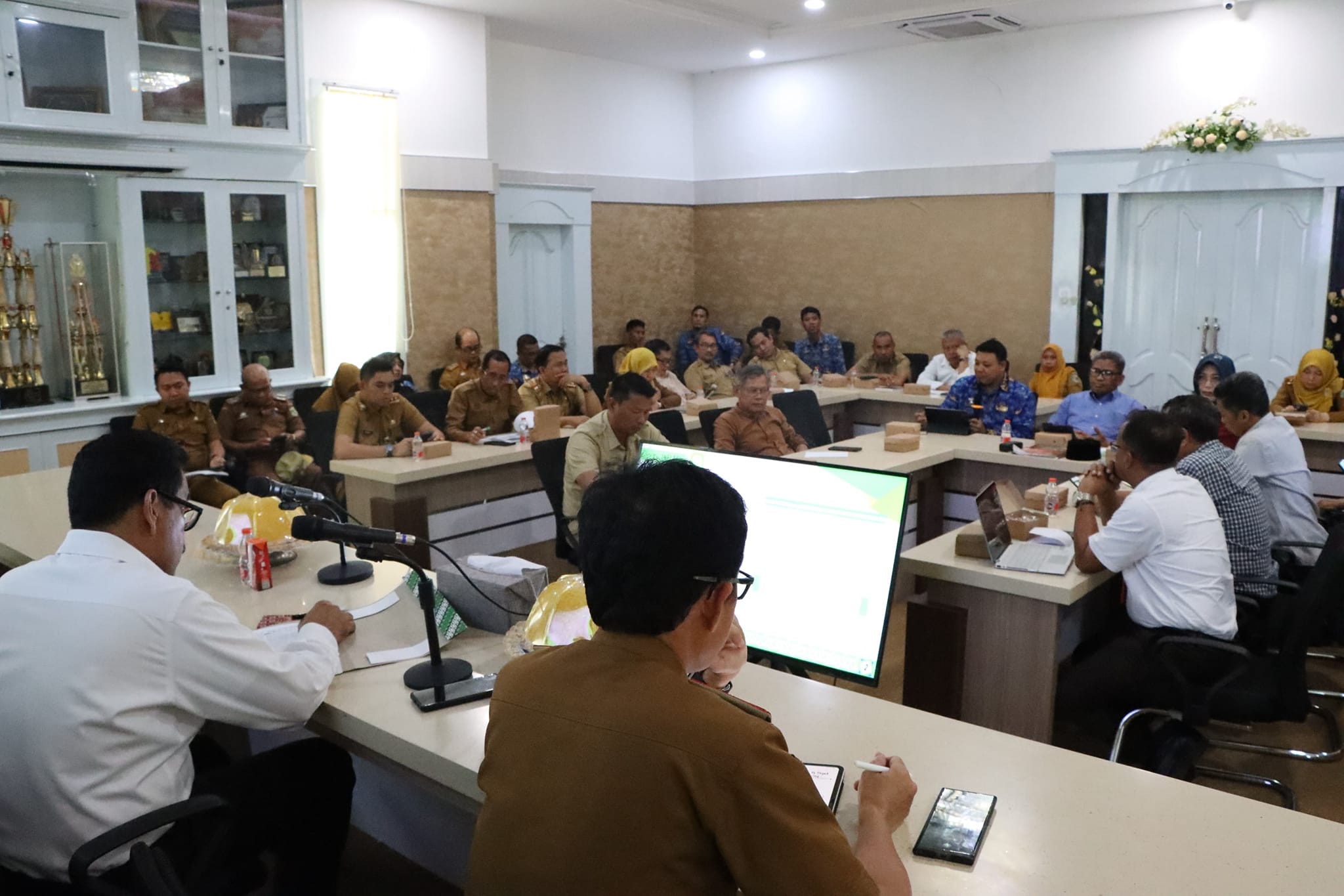 Kadis SDABK Pinrang Hadiri Rapat Persiapan Evaluasi Triwulan Kedua Penjabat Bupati