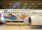 Maskapai penerbangan pelat merah PT Garuda Indonesia Tbk. (GIAA) menggandeng Tahilalats dalam livery pesawat anyar Boeing 737-800 NG dengan tema Ayo Naik Pesawat.