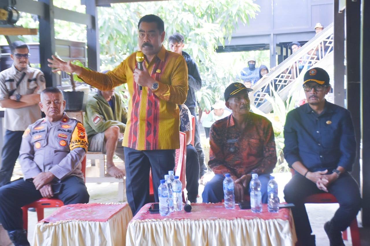 Pj Bupati Pinrang, Ahmadi Akil Akan Evaluasi Polemik Tambang Pasir di Salipolo (Foto: Humas Pinrang / angindai.com)