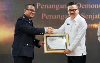 Sekretaris Daerah Provinsi Sulsel, Dr Jufri Rahman, menghadiri apel dalam rangka memperingati Hari Pabean Internasional (HPI) Tahun 2025, di Halaman Gedung Keuangan Negara, Kanwil Sulsel, Rabu, 22 Januari 2025