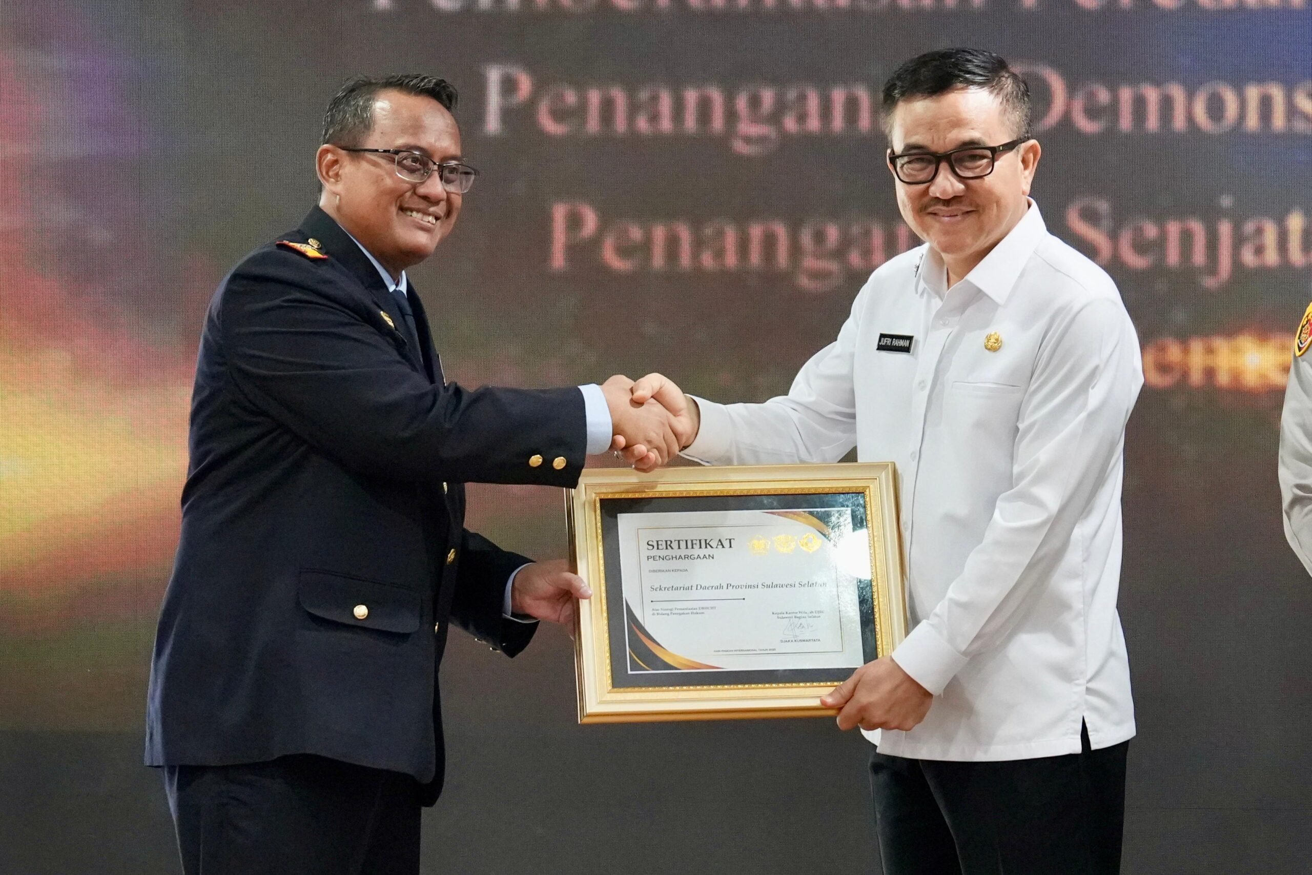 Sekretaris Daerah Provinsi Sulsel, Dr Jufri Rahman, menghadiri apel dalam rangka memperingati Hari Pabean Internasional (HPI) Tahun 2025, di Halaman Gedung Keuangan Negara, Kanwil Sulsel, Rabu, 22 Januari 2025