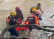 Tim SAR evakuasi tiga jasad mahasiswa Unhas di sungai Maros (Foto: Istimewa/ angindai.com)